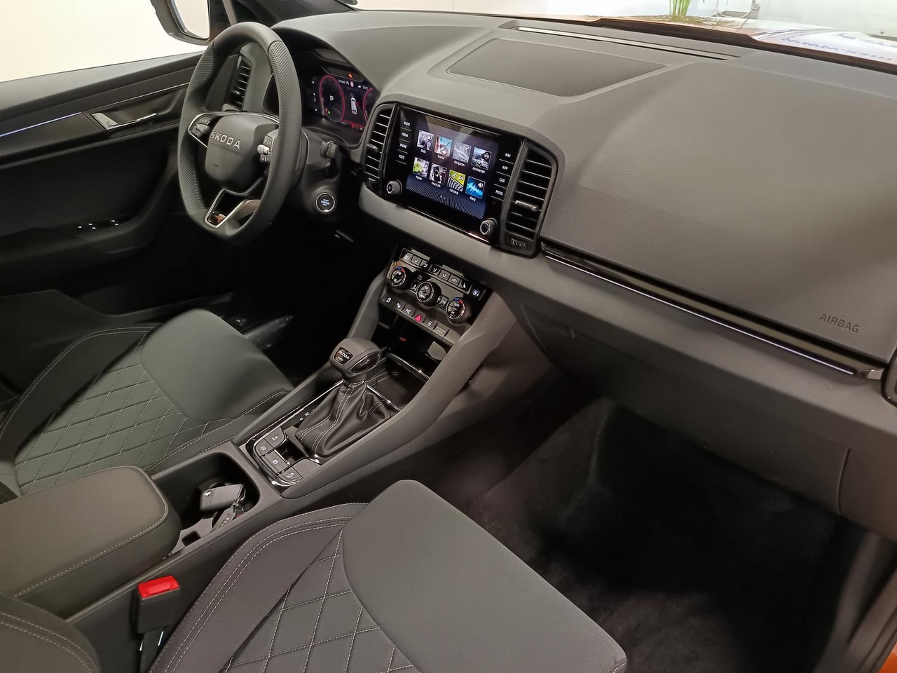 SUV Skoda Karoq Sportline 2,0 TDI DSG 4x4*AHK*PSD*STD.HZG*: φωτογραφία 23 SUV Skoda Karoq Sportline 2,0 TDI DSG 4x4*AHK*PSD*STD.HZG*: φωτογραφία 23