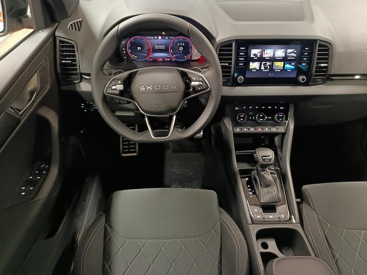 SUV Skoda Karoq Sportline 2,0 TDI DSG 4x4*AHK*PSD*STD.HZG*: φωτογραφία 7 SUV Skoda Karoq Sportline 2,0 TDI DSG 4x4*AHK*PSD*STD.HZG*: φωτογραφία 7