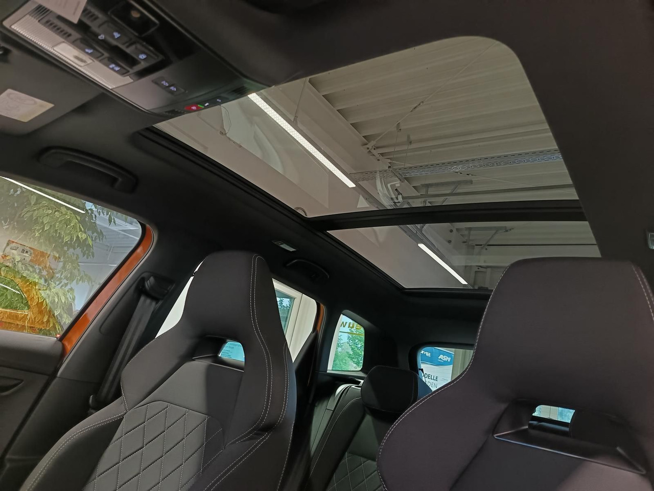 SUV Skoda Karoq Sportline 2,0 TDI DSG 4x4*AHK*PSD*STD.HZG*: φωτογραφία 18 SUV Skoda Karoq Sportline 2,0 TDI DSG 4x4*AHK*PSD*STD.HZG*: φωτογραφία 18