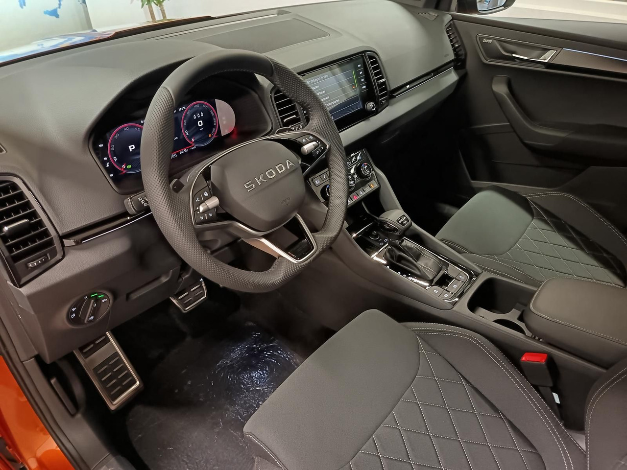 SUV Skoda Karoq Sportline 2,0 TDI DSG 4x4*AHK*PSD*STD.HZG*: φωτογραφία 21 SUV Skoda Karoq Sportline 2,0 TDI DSG 4x4*AHK*PSD*STD.HZG*: φωτογραφία 21