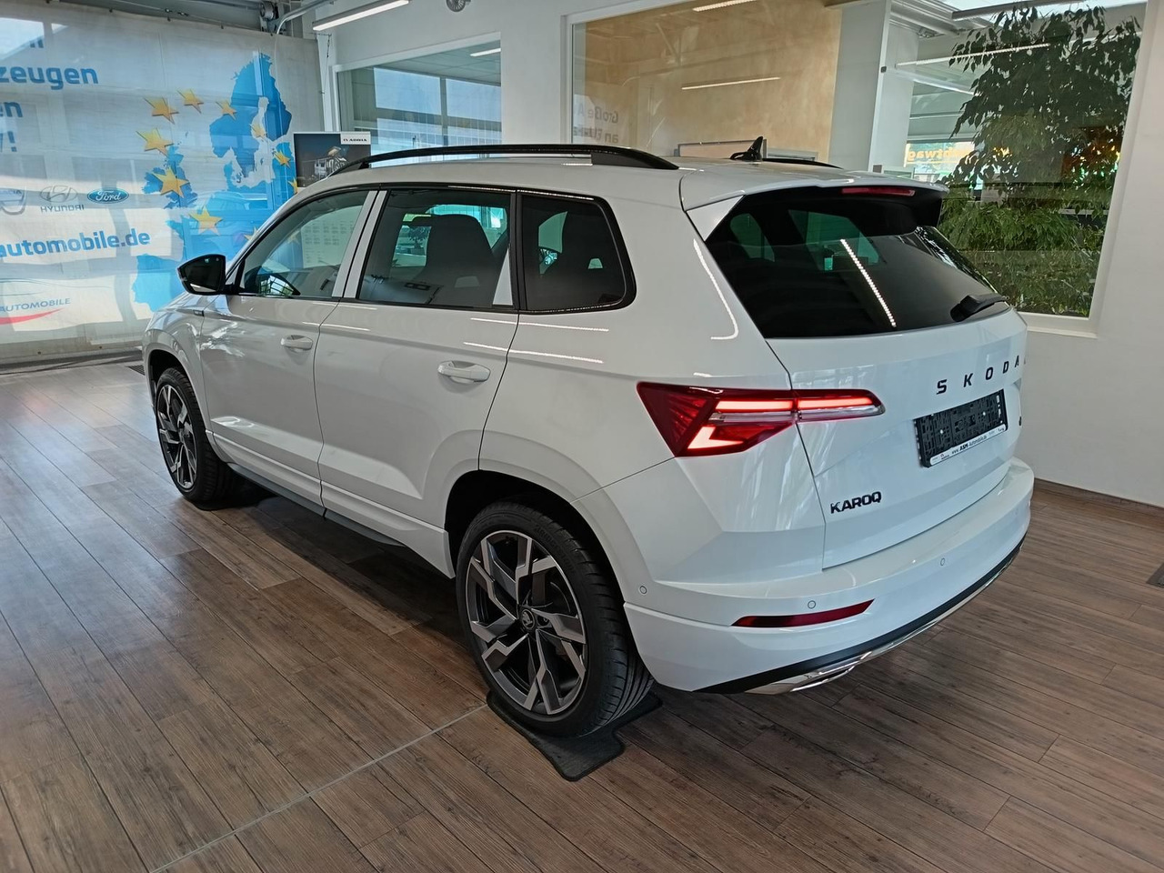 Skoda Karoq Sportline 2,0 TDI DSG 4x4*AHK*PSD*STD.HZG* - SUV: φωτογραφία 4 Skoda Karoq Sportline 2,0 TDI DSG 4x4*AHK*PSD*STD.HZG* - SUV: φωτογραφία 4