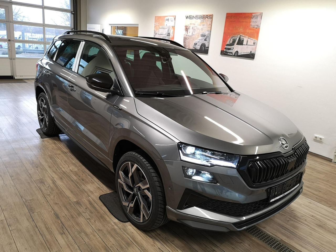 Skoda Karoq Sportline 2,0TDI DSG 4x4*PSD*AHK*360°*NAVI - SUV: φωτογραφία 3 Skoda Karoq Sportline 2,0TDI DSG 4x4*PSD*AHK*360°*NAVI - SUV: φωτογραφία 3