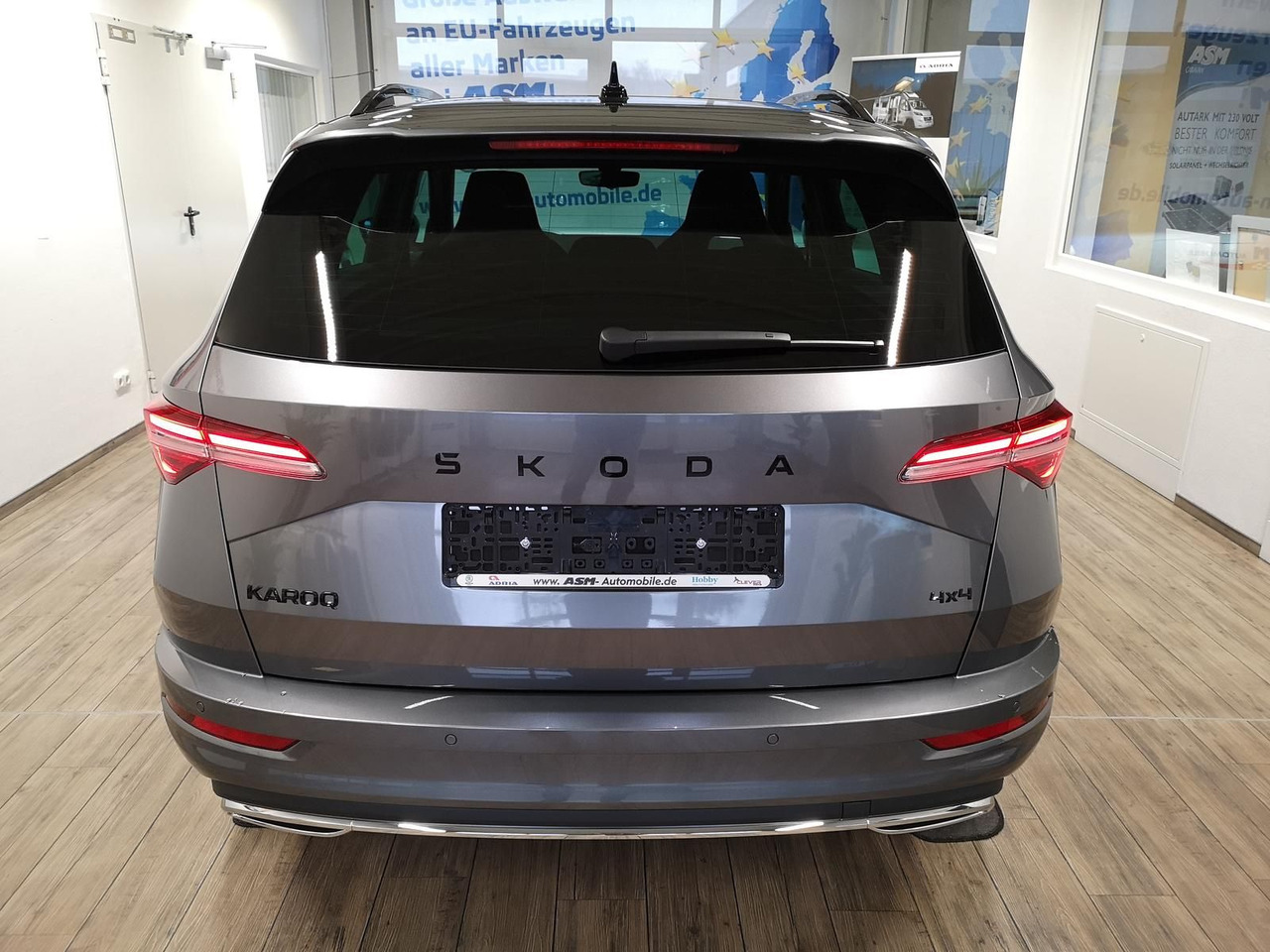 Skoda Karoq Sportline 2,0TDI DSG 4x4*PSD*AHK*360°*NAVI - SUV: φωτογραφία 5 Skoda Karoq Sportline 2,0TDI DSG 4x4*PSD*AHK*360°*NAVI - SUV: φωτογραφία 5