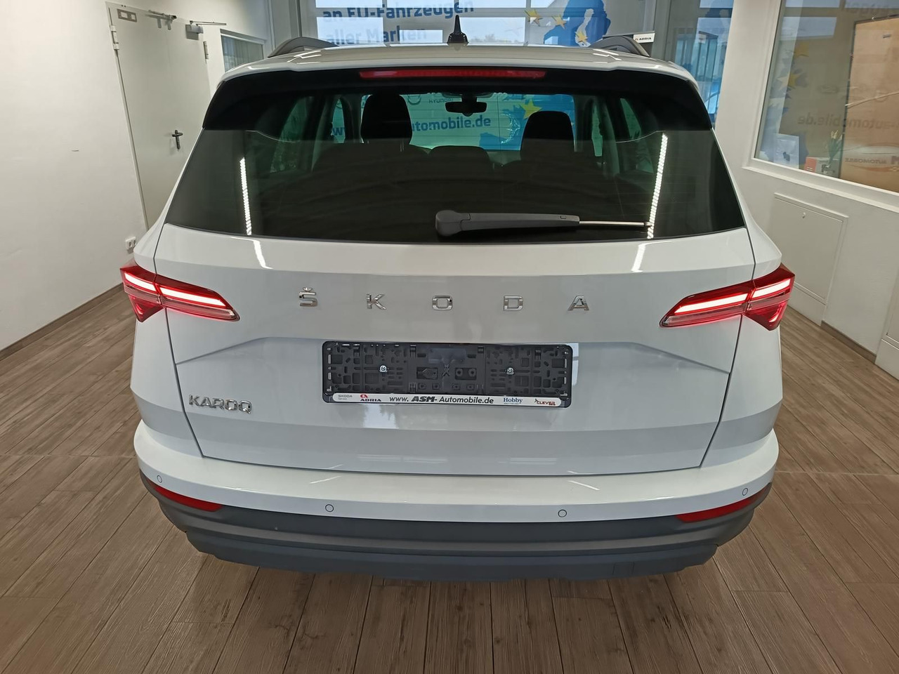 Skoda Karoq Style 1,5 TSI DSG*AHK*NAVI*LED*R-KAM*2xPDC - SUV: φωτογραφία 5 Skoda Karoq Style 1,5 TSI DSG*AHK*NAVI*LED*R-KAM*2xPDC - SUV: φωτογραφία 5