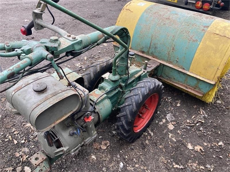 Irus U1200 med 120 cm fejemaskine - Δημοτικό τρακτέρ: φωτογραφία 3 Irus U1200 med 120 cm fejemaskine - Δημοτικό τρακτέρ: φωτογραφία 3