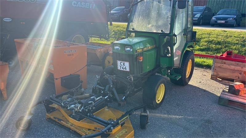 John Deere 755 Kompakt traktor - Δημοτικό τρακτέρ: φωτογραφία 1 John Deere 755 Kompakt traktor - Δημοτικό τρακτέρ: φωτογραφία 1