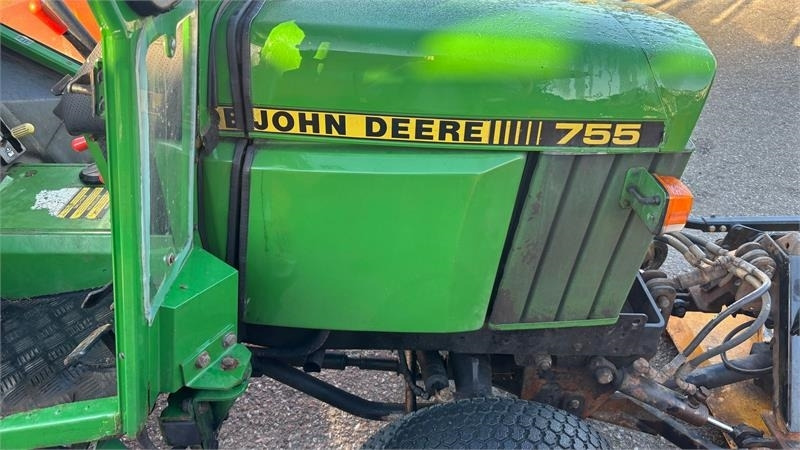 John Deere 755 Kompakt traktor - Δημοτικό τρακτέρ: φωτογραφία 2 John Deere 755 Kompakt traktor - Δημοτικό τρακτέρ: φωτογραφία 2