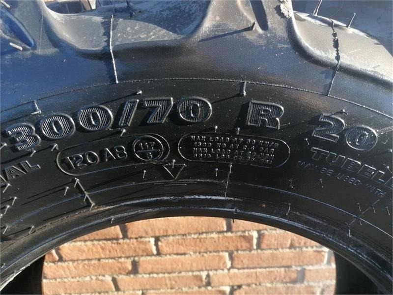 Kleber 300/70R20 - Ελαστικό για Κοινοτικο όχημα/ Ειδικό όχημα: φωτογραφία 4 Kleber 300/70R20 - Ελαστικό για Κοινοτικο όχημα/ Ειδικό όχημα: φωτογραφία 4