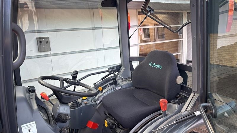 Kubota STW37 Kompakttraktor - Δημοτικό τρακτέρ: φωτογραφία 3 Kubota STW37 Kompakttraktor - Δημοτικό τρακτέρ: φωτογραφία 3