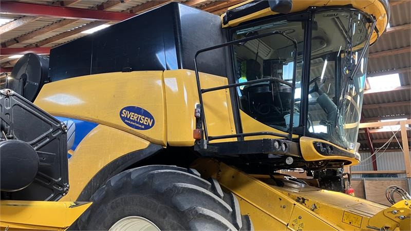New Holland CX8.90 SLH - Θεριζοαλωνιστική μηχανή: φωτογραφία 1 New Holland CX8.90 SLH - Θεριζοαλωνιστική μηχανή: φωτογραφία 1