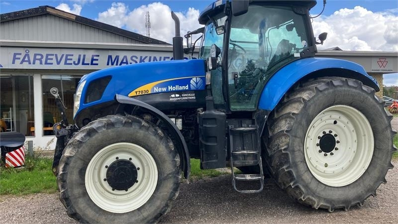 New Holland T7030 - Τρακτέρ: φωτογραφία 1 New Holland T7030 - Τρακτέρ: φωτογραφία 1