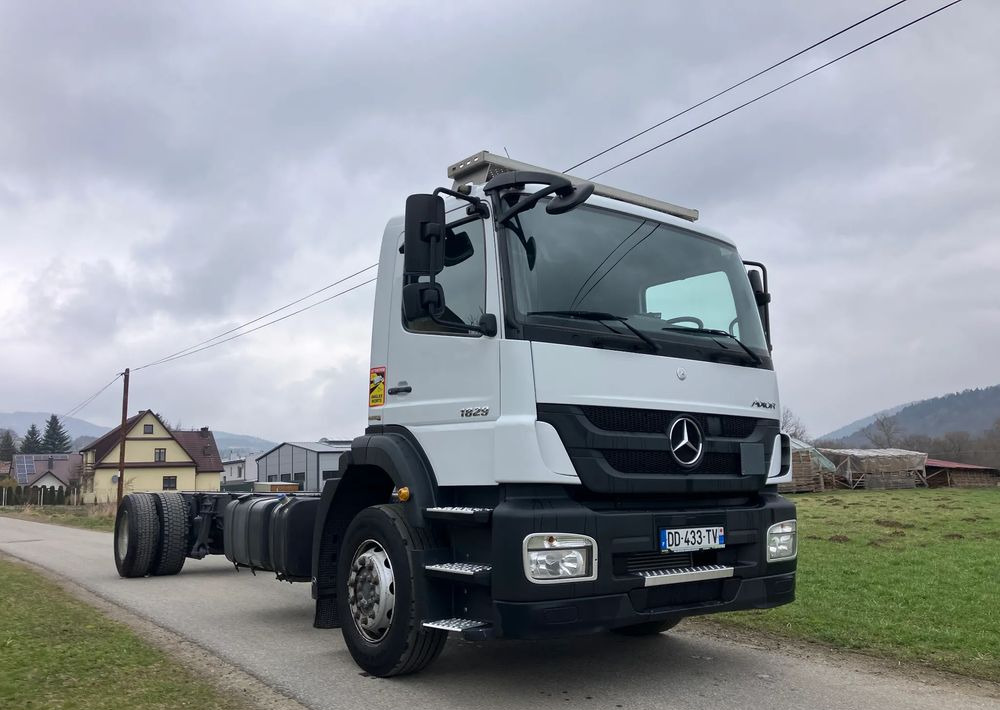 Mercedes-Benz Mercedes Axor 1829 Rama do zabudowy kiper beczka hakowiec laweta - Φορτηγό σασί: φωτογραφία 1 Mercedes-Benz Mercedes Axor 1829 Rama do zabudowy kiper beczka hakowiec laweta - Φορτηγό σασί: φωτογραφία 1