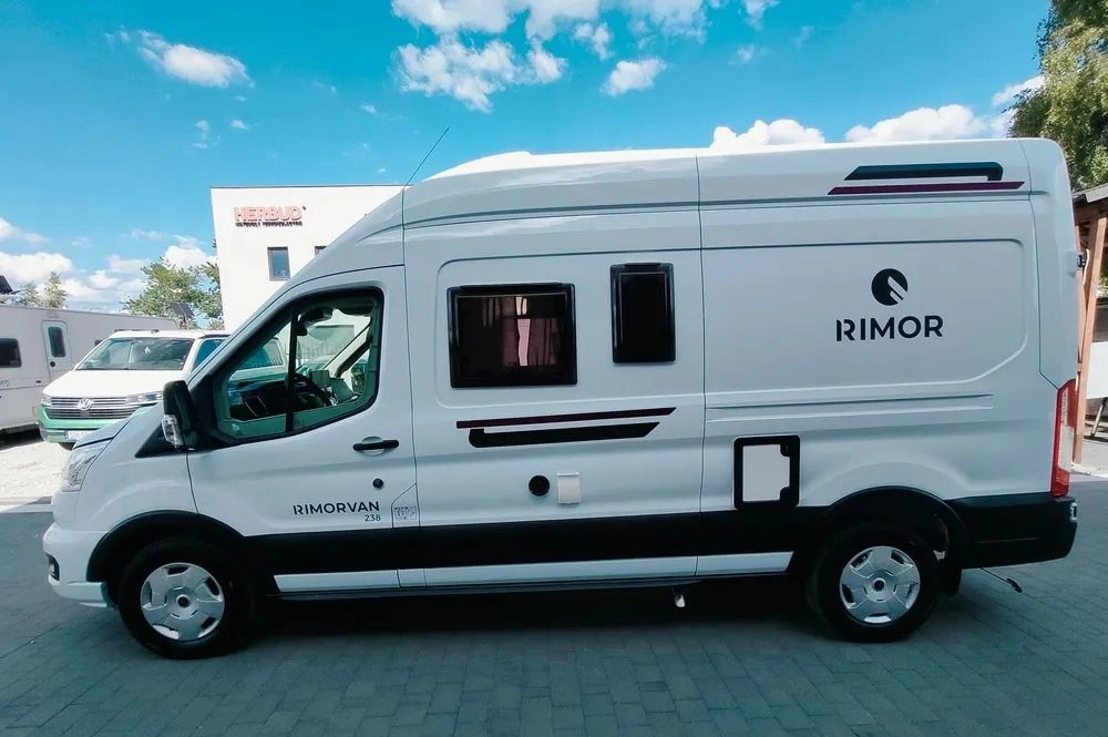 FORD Rimor NEW Ford Van 238 Truma Diesel Roller Shutters Remis AUTOMAT - Τροχόσπιτο: φωτογραφία 3 FORD Rimor NEW Ford Van 238 Truma Diesel Roller Shutters Remis AUTOMAT - Τροχόσπιτο: φωτογραφία 3
