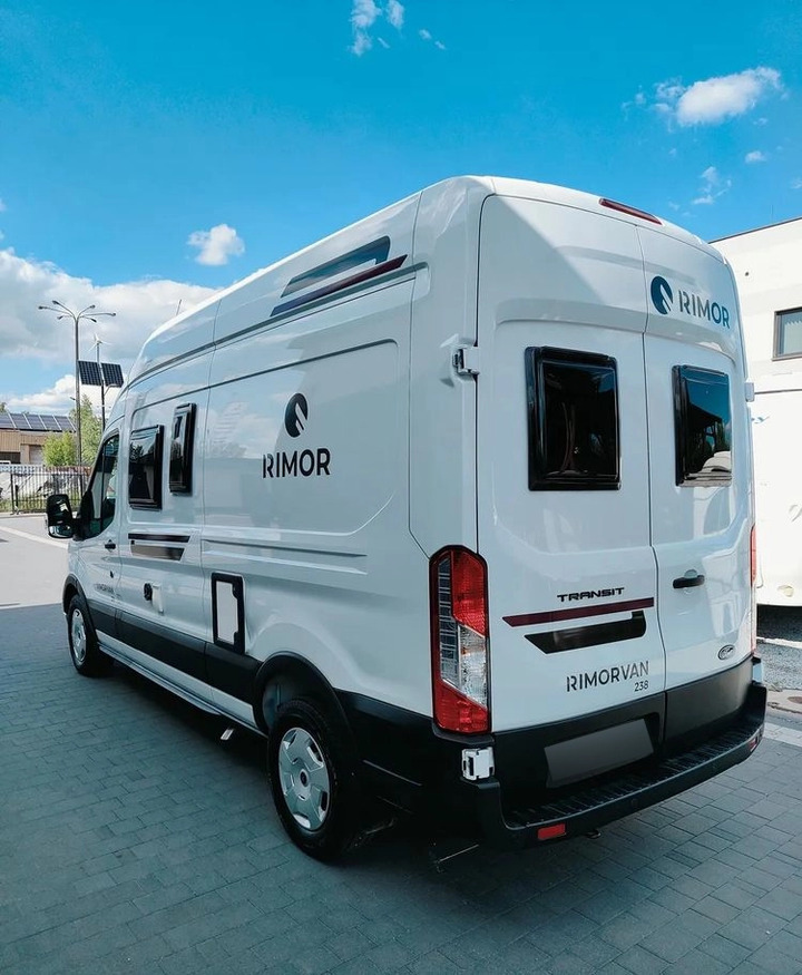 FORD Rimor NEW Ford Van 238 Truma Diesel Roller Shutters Remis AUTOMAT - Τροχόσπιτο: φωτογραφία 4 FORD Rimor NEW Ford Van 238 Truma Diesel Roller Shutters Remis AUTOMAT - Τροχόσπιτο: φωτογραφία 4