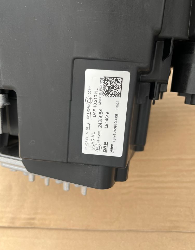 NOWE lampy LED DAF XG XG+ XF reflektor oryginał lampa NOWA - Φωτισμός για Φορτηγό: φωτογραφία 3 NOWE lampy LED DAF XG XG+ XF reflektor oryginał lampa NOWA - Φωτισμός για Φορτηγό: φωτογραφία 3