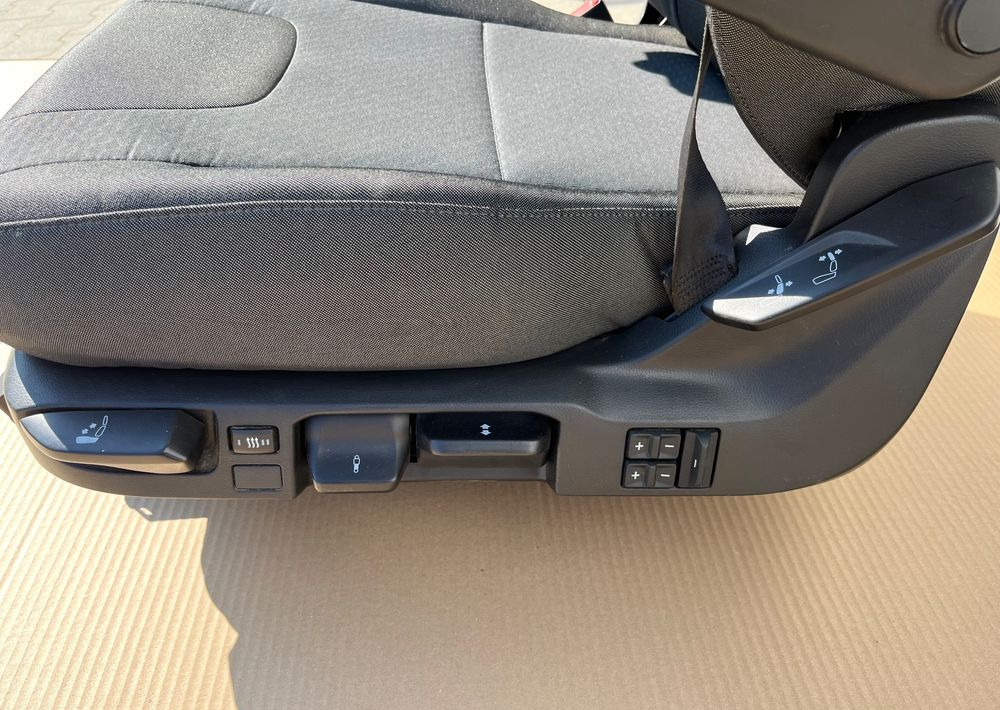 NOWY Fotel kierowcy MAN TG3 TGX nowy model siedzenie lewe - Kάθισμα για Φορτηγό: φωτογραφία 4 NOWY Fotel kierowcy MAN TG3 TGX nowy model siedzenie lewe - Kάθισμα για Φορτηγό: φωτογραφία 4