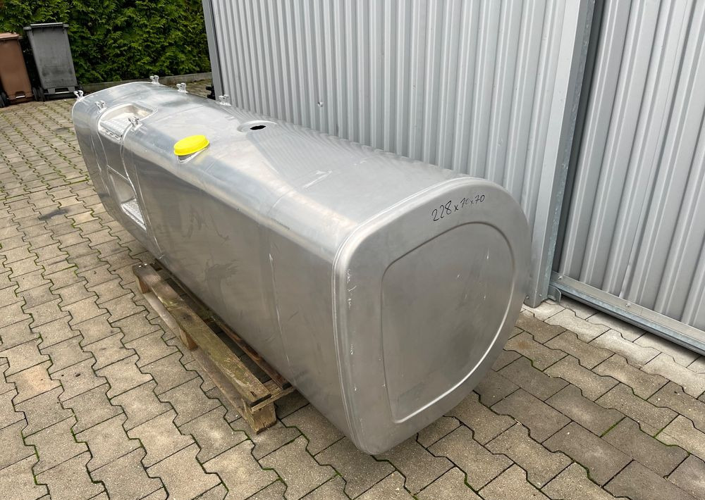 Zbiornik paliwa Volvo FH Renault 900 litrów bak jak nowy - Σύστημα καυσίμου για Φορτηγό: φωτογραφία 2 Zbiornik paliwa Volvo FH Renault 900 litrów bak jak nowy - Σύστημα καυσίμου για Φορτηγό: φωτογραφία 2