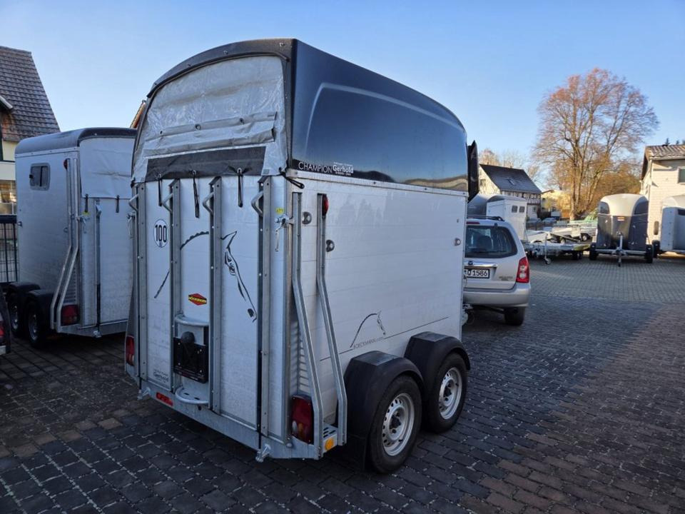 Böckmann, Pferdeanhänger, Champion R, top, SaKa. 100 km/h - Τρέιλερ μεταφοράς αλόγων: φωτογραφία 4 Böckmann, Pferdeanhänger, Champion R, top, SaKa. 100 km/h - Τρέιλερ μεταφοράς αλόγων: φωτογραφία 4