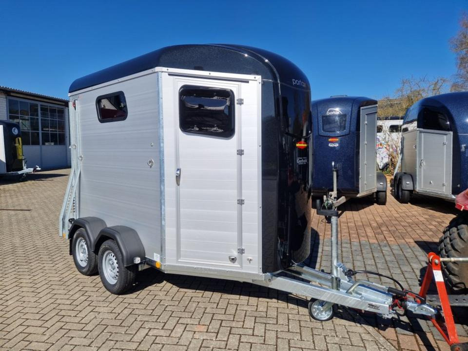 Pferdeanhänger Humbaur, Xanthos Aero, 100 km/h Sattelkammer - Τρέιλερ μεταφοράς αλόγων: φωτογραφία 1 Pferdeanhänger Humbaur, Xanthos Aero, 100 km/h Sattelkammer - Τρέιλερ μεταφοράς αλόγων: φωτογραφία 1