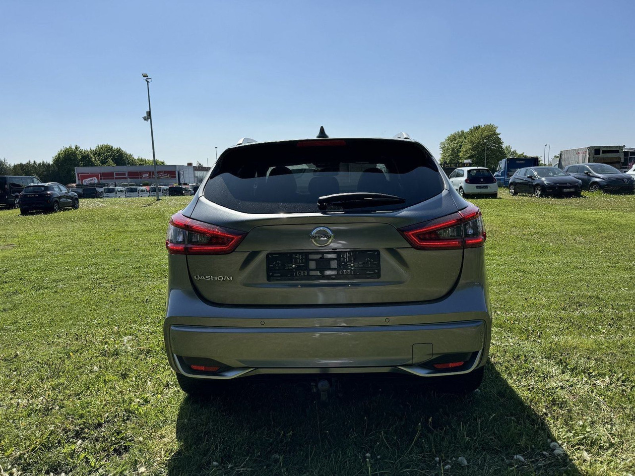 Nissan Qashqai 1.7 dCi N-Connecta 4x4 ALLRAD AUTOMATIK - SUV: φωτογραφία 4 Nissan Qashqai 1.7 dCi N-Connecta 4x4 ALLRAD AUTOMATIK - SUV: φωτογραφία 4