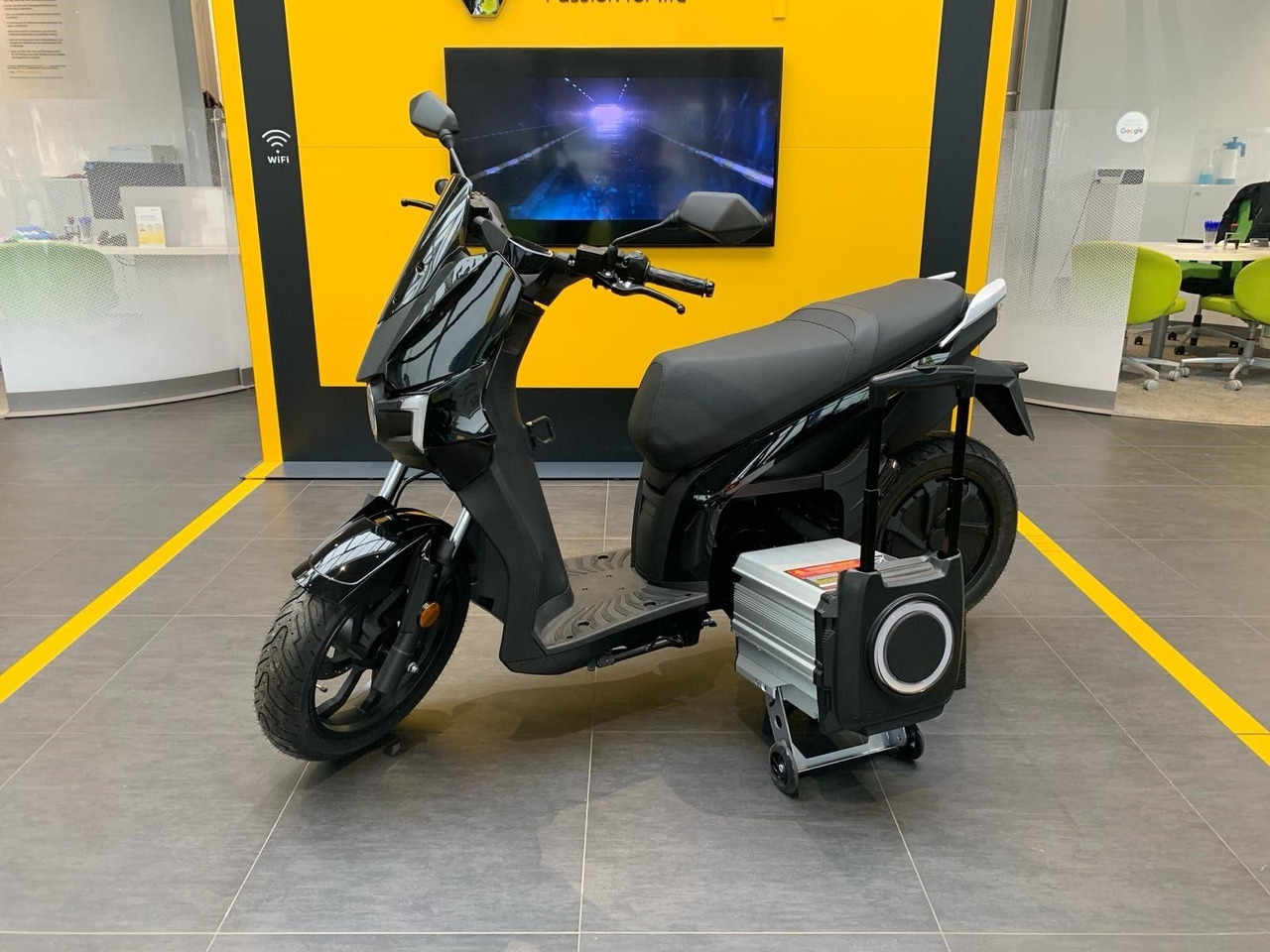 Silence S01 L1e Connected 45km/h (5,6 kWh) ELEKTROROLLER - Μοτοσικλέτα: φωτογραφία 2 Silence S01 L1e Connected 45km/h (5,6 kWh) ELEKTROROLLER - Μοτοσικλέτα: φωτογραφία 2