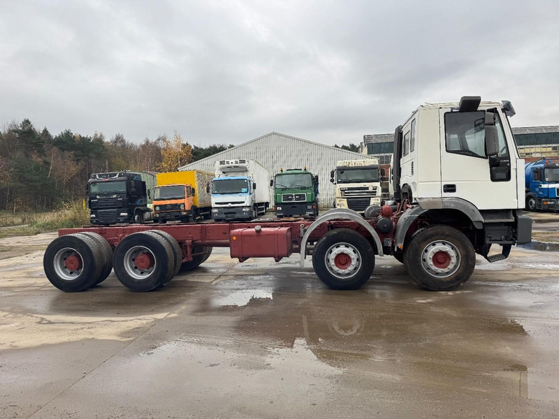 Iveco Eurotrakker 340 E 34 (GRAND PONT / LAMES / POMPE MANUELLE / BOITE MANUELLE / 12 ROUES) - Φορτηγό σασί: φωτογραφία 4 Iveco Eurotrakker 340 E 34 (GRAND PONT / LAMES / POMPE MANUELLE / BOITE MANUELLE / 12 ROUES) - Φορτηγό σασί: φωτογραφία 4