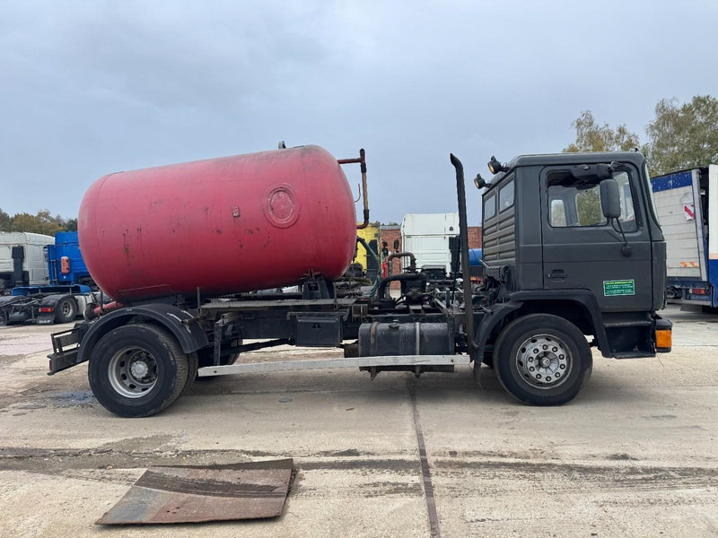 MAN 18.232 (8000 L / 6 CYLINDER WITH MANUAL PUMP / STEEL SUSPENSION) - Όχημα εκκένωσης βόθρων: φωτογραφία 4 MAN 18.232 (8000 L / 6 CYLINDER WITH MANUAL PUMP / STEEL SUSPENSION) - Όχημα εκκένωσης βόθρων: φωτογραφία 4