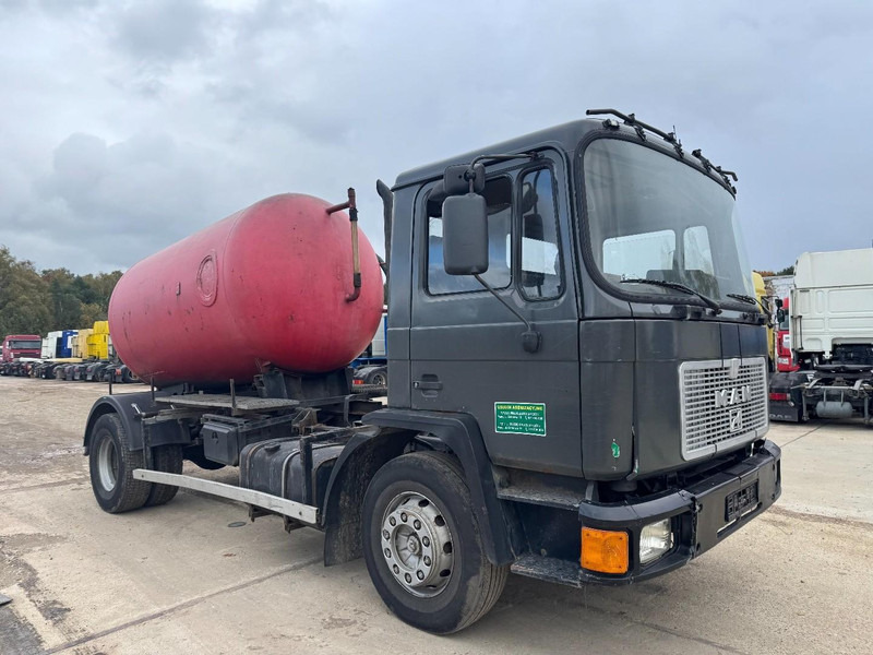 MAN 18.232 (8000 L / 6 CYLINDER WITH MANUAL PUMP / STEEL SUSPENSION) - Όχημα εκκένωσης βόθρων: φωτογραφία 3 MAN 18.232 (8000 L / 6 CYLINDER WITH MANUAL PUMP / STEEL SUSPENSION) - Όχημα εκκένωσης βόθρων: φωτογραφία 3