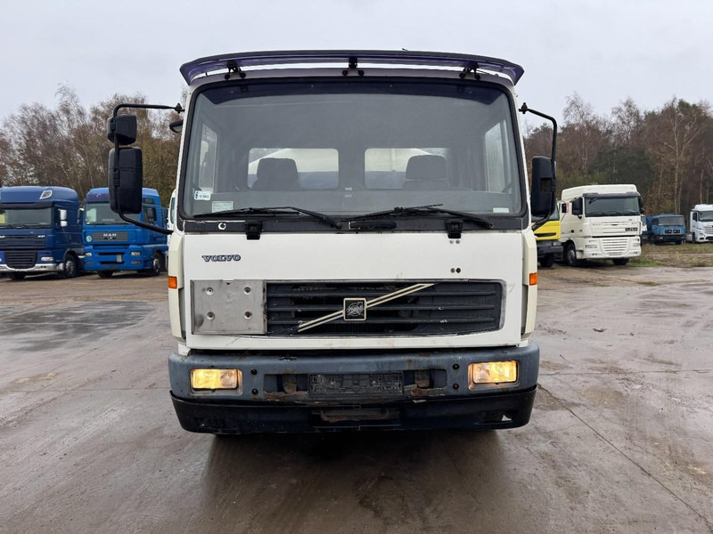 Volvo FL 6 - 220 (11000 L / 2 COMPARTMENTS / 18 TON / MANUAL GEARBOX / PERFECT) - Φορτηγό βυτιοφόρο: φωτογραφία 2 Volvo FL 6 - 220 (11000 L / 2 COMPARTMENTS / 18 TON / MANUAL GEARBOX / PERFECT) - Φορτηγό βυτιοφόρο: φωτογραφία 2