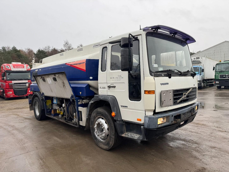 Volvo FL 6 - 220 (11000 L / 2 COMPARTMENTS / 18 TON / MANUAL GEARBOX / PERFECT) - Φορτηγό βυτιοφόρο: φωτογραφία 3 Volvo FL 6 - 220 (11000 L / 2 COMPARTMENTS / 18 TON / MANUAL GEARBOX / PERFECT) - Φορτηγό βυτιοφόρο: φωτογραφία 3