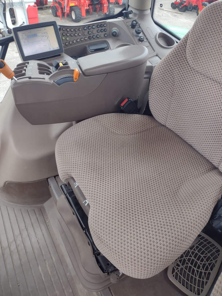 JOHN DEERE 6210 R - Τρακτέρ: φωτογραφία 4 JOHN DEERE 6210 R - Τρακτέρ: φωτογραφία 4