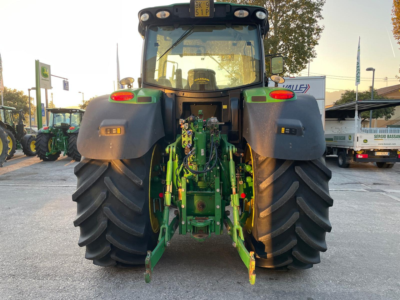 JOHN DEERE 6210 R - Τρακτέρ: φωτογραφία 3 JOHN DEERE 6210 R - Τρακτέρ: φωτογραφία 3
