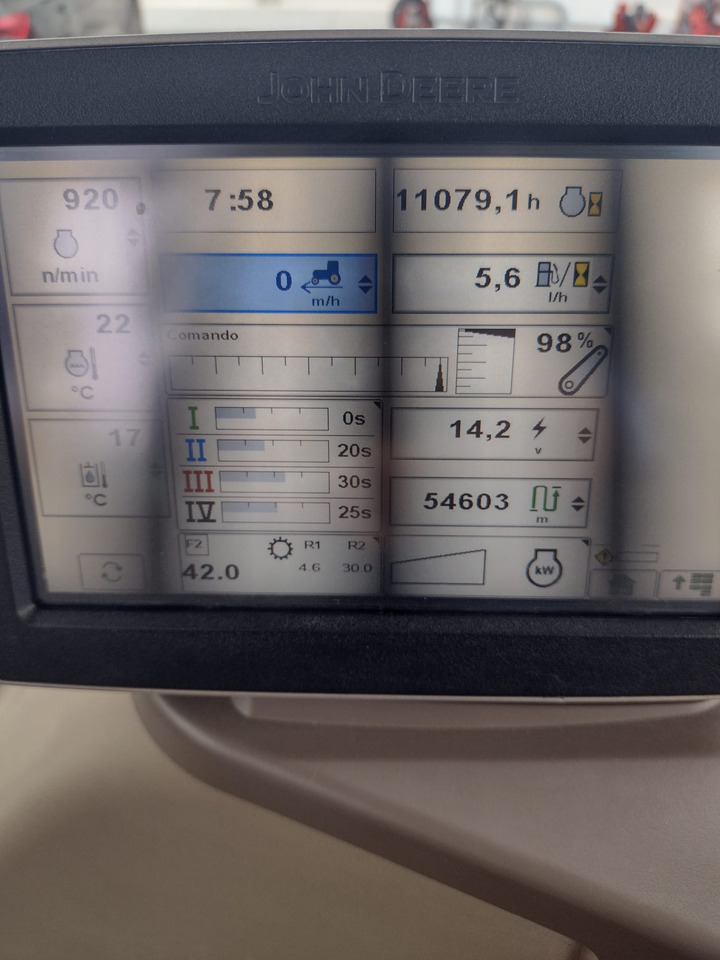 JOHN DEERE 6210 R - Τρακτέρ: φωτογραφία 5 JOHN DEERE 6210 R - Τρακτέρ: φωτογραφία 5