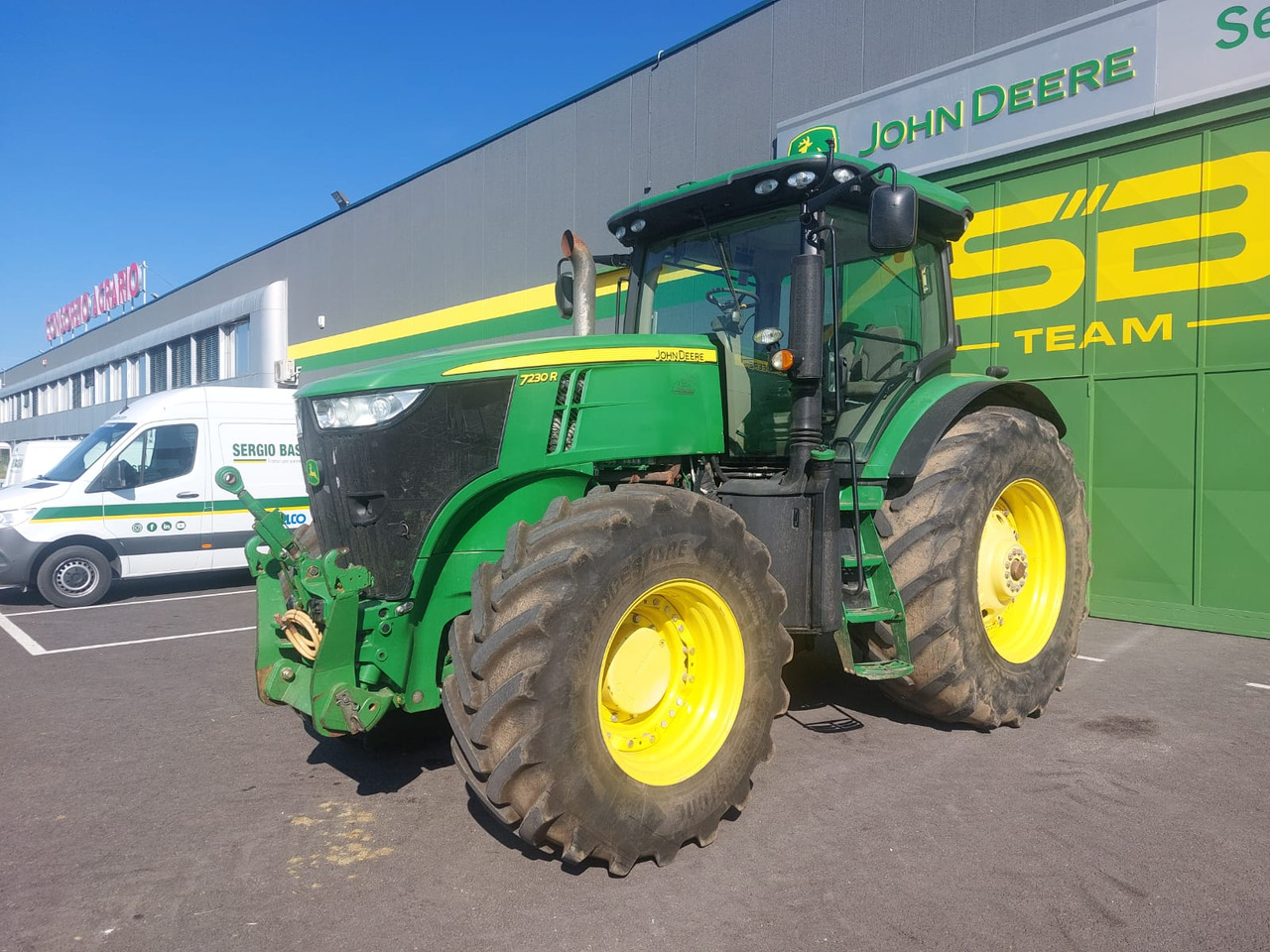 JOHN DEERE 7230 R - Τρακτέρ: φωτογραφία 1 JOHN DEERE 7230 R - Τρακτέρ: φωτογραφία 1