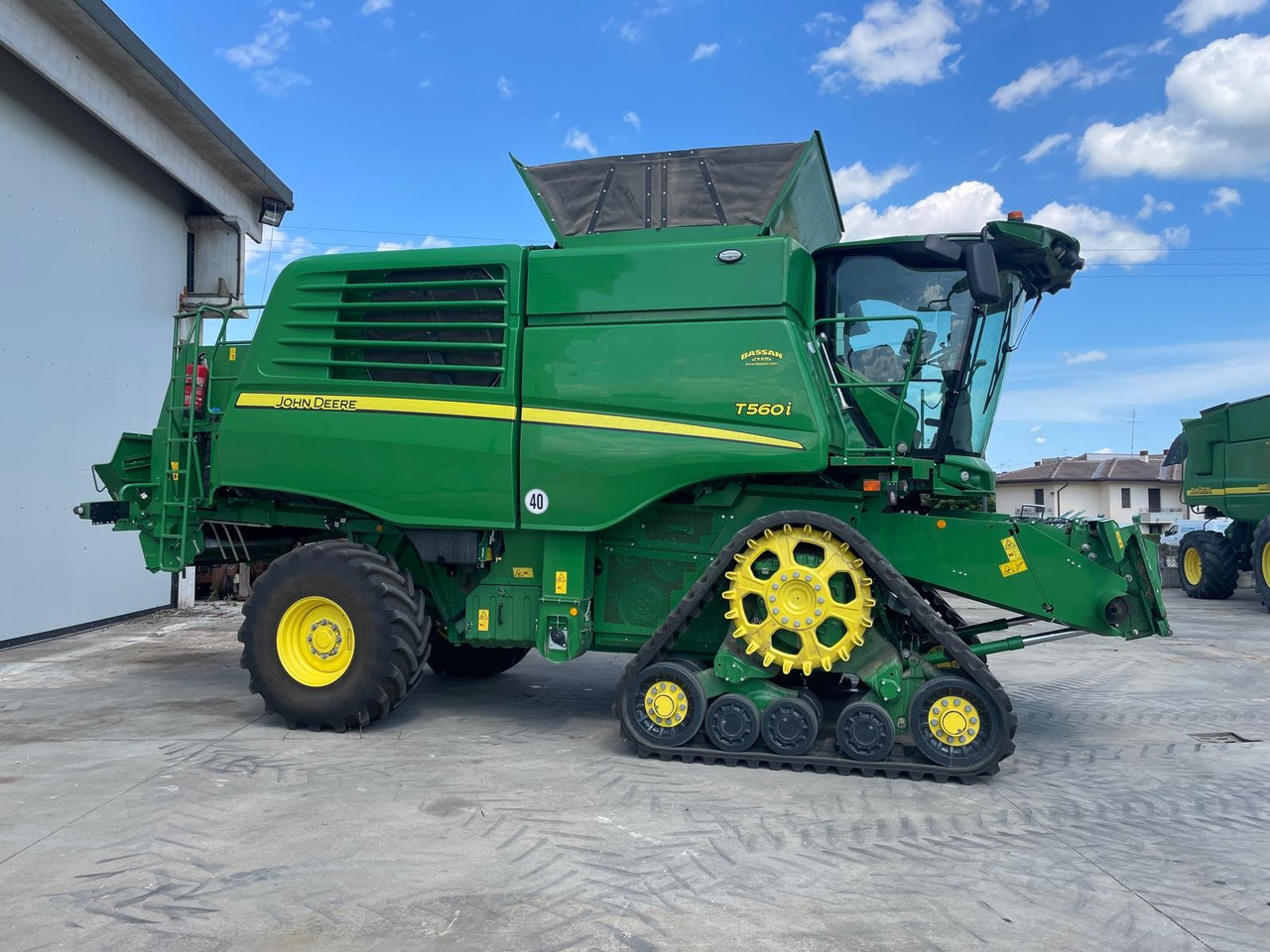 JOHN DEERE MIETITREBBIA T 560 - Θεριζοαλωνιστική μηχανή: φωτογραφία 2 JOHN DEERE MIETITREBBIA T 560 - Θεριζοαλωνιστική μηχανή: φωτογραφία 2