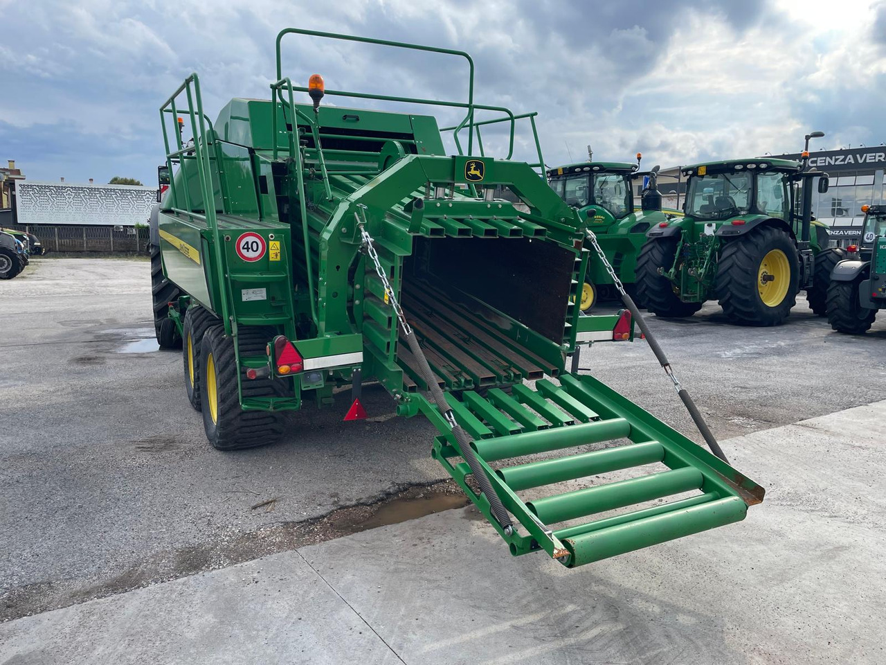 JOHN DEERE PRESSA L1534 - Χορτοδετική μηχανή τετράγωνες μπάλες: φωτογραφία 3 JOHN DEERE PRESSA L1534 - Χορτοδετική μηχανή τετράγωνες μπάλες: φωτογραφία 3