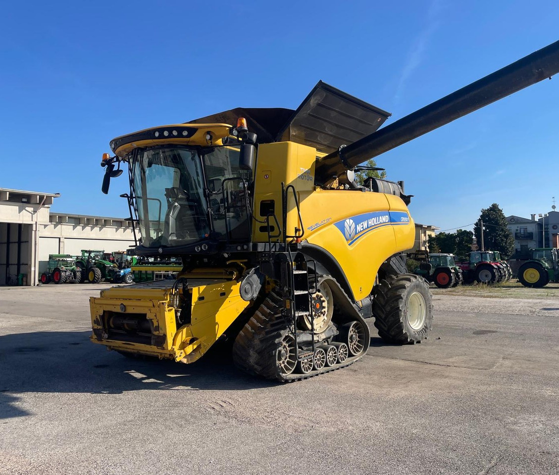 NEW HOLLAND MIETITREBBIA CR 9.90 - Θεριζοαλωνιστική μηχανή: φωτογραφία 1 NEW HOLLAND MIETITREBBIA CR 9.90 - Θεριζοαλωνιστική μηχανή: φωτογραφία 1