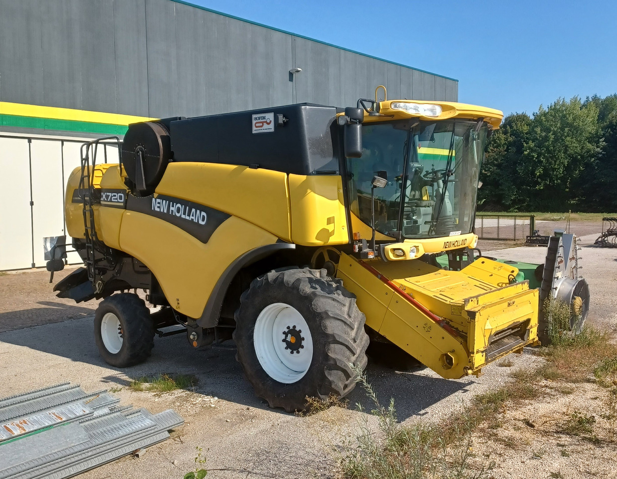 NEW HOLLAND MIETITREBBIA CX 720 - Θεριζοαλωνιστική μηχανή: φωτογραφία 1 NEW HOLLAND MIETITREBBIA CX 720 - Θεριζοαλωνιστική μηχανή: φωτογραφία 1