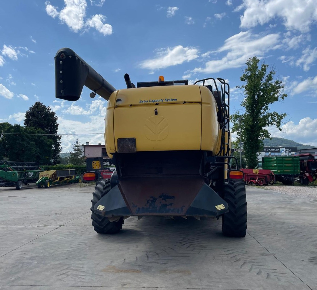 NEW HOLLAND MIETITREBBIA CX 8080 - Θεριζοαλωνιστική μηχανή: φωτογραφία 5 NEW HOLLAND MIETITREBBIA CX 8080 - Θεριζοαλωνιστική μηχανή: φωτογραφία 5
