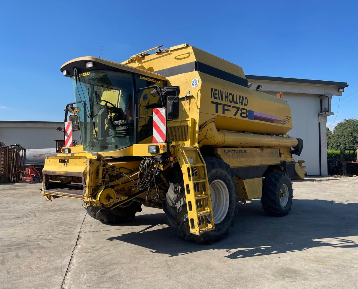 NEW HOLLAND MIETITREBBIA TF 78 - Θεριζοαλωνιστική μηχανή: φωτογραφία 1 NEW HOLLAND MIETITREBBIA TF 78 - Θεριζοαλωνιστική μηχανή: φωτογραφία 1