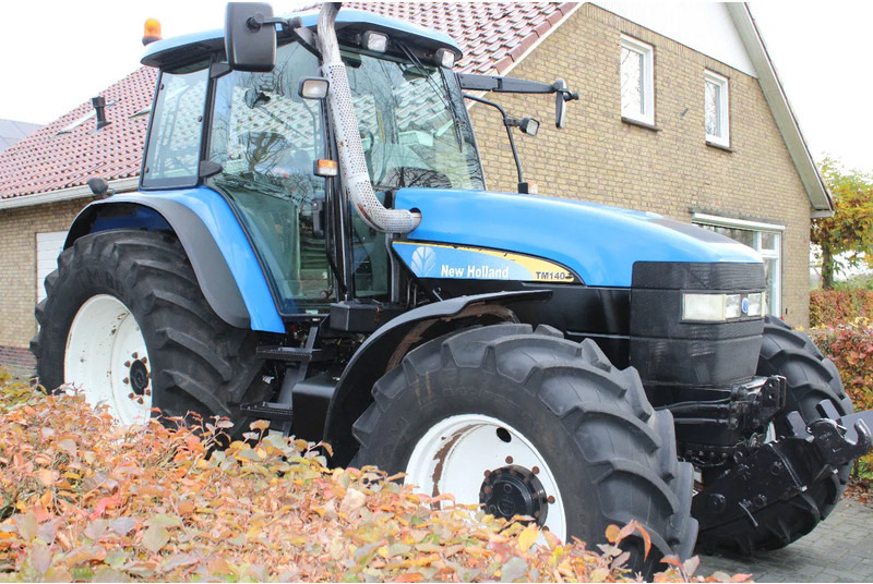 New Holland TM 140 - Τρακτέρ: φωτογραφία 1 New Holland TM 140 - Τρακτέρ: φωτογραφία 1
