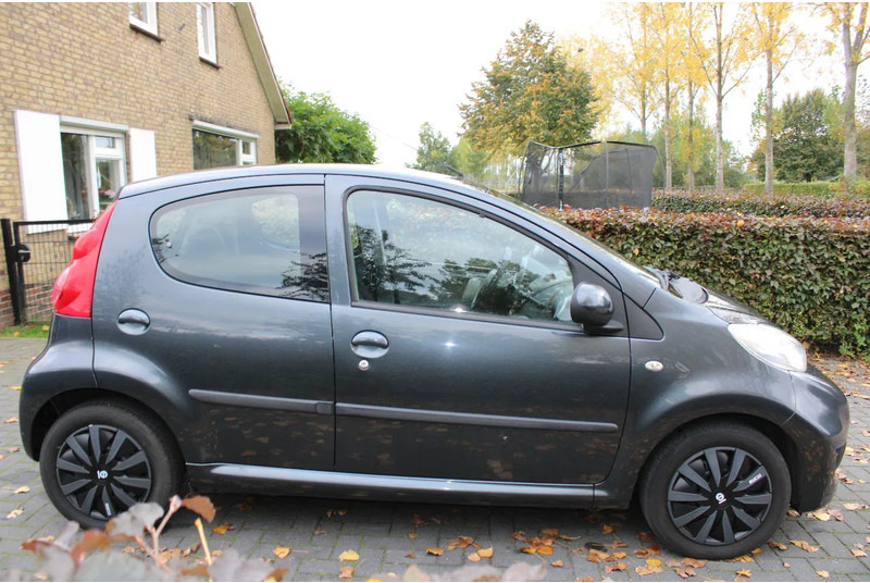 Peugeot 107 - Hatchback: φωτογραφία 3 Peugeot 107 - Hatchback: φωτογραφία 3