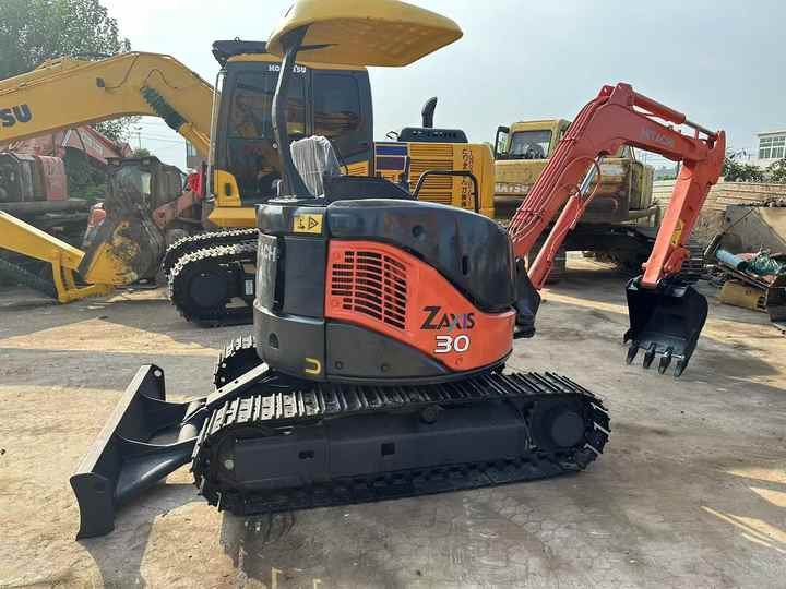 Mini 3-Ton Excavator used Hitachi ZX30 excavator with Excellent Performance and Low Price for sale! - Εκσκαφέας: φωτογραφία 3 Mini 3-Ton Excavator used Hitachi ZX30 excavator with Excellent Performance and Low Price for sale! - Εκσκαφέας: φωτογραφία 3