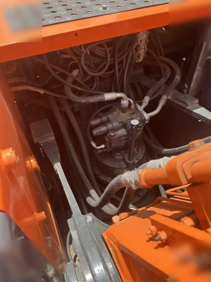 HITACHI ZX200 - Ερπυστριοφόρος εκσκαφέας: φωτογραφία 4 HITACHI ZX200 - Ερπυστριοφόρος εκσκαφέας: φωτογραφία 4