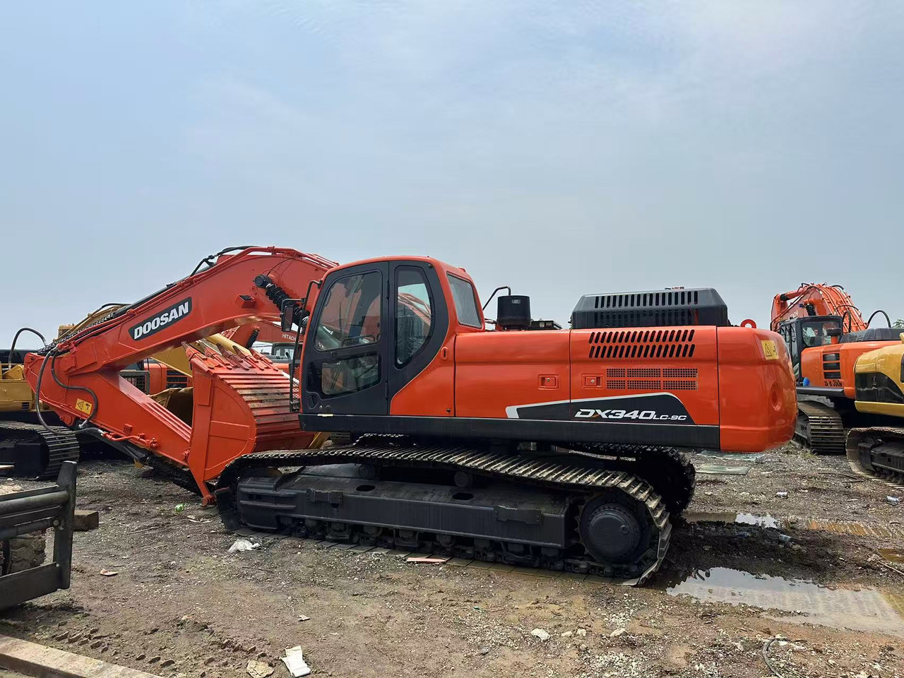 DOOSAN dx340 low working hours good price in stock for sale - Ερπυστριοφόρος εκσκαφέας: φωτογραφία 2 DOOSAN dx340 low working hours good price in stock for sale - Ερπυστριοφόρος εκσκαφέας: φωτογραφία 2