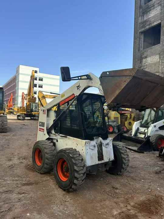 Second Hand BOBCAT S300 Skid-steer Loader with Very Good Performance Is for Sale at a Low Price - Φορτωτής πλάγιας ολίσθησης: φωτογραφία 4 Second Hand BOBCAT S300 Skid-steer Loader with Very Good Performance Is for Sale at a Low Price - Φορτωτής πλάγιας ολίσθησης: φωτογραφία 4