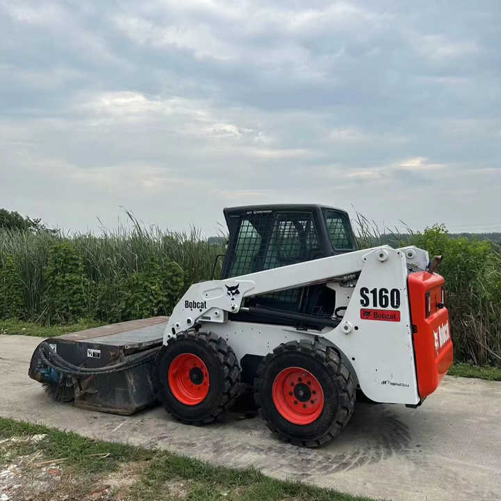 USED BOBCAT S160 Skid-steer Loader Bobcat S160 Carry Sweeper with Very Good Performance Is for Sale at a Low Price. - Φορτωτής πλάγιας ολίσθησης: φωτογραφία 1 USED BOBCAT S160 Skid-steer Loader Bobcat S160 Carry Sweeper with Very Good Performance Is for Sale at a Low Price. - Φορτωτής πλάγιας ολίσθησης: φωτογραφία 1