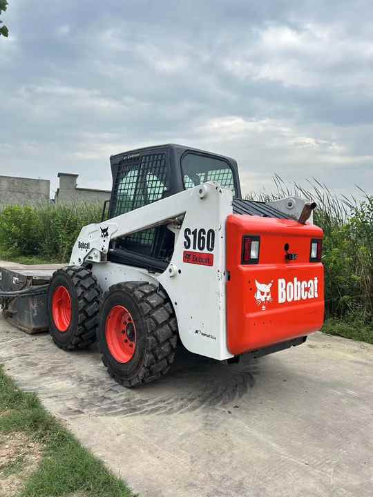 USED BOBCAT S160 Skid-steer Loader Bobcat S160 Carry Sweeper with Very Good Performance Is for Sale at a Low Price. - Φορτωτής πλάγιας ολίσθησης: φωτογραφία 5 USED BOBCAT S160 Skid-steer Loader Bobcat S160 Carry Sweeper with Very Good Performance Is for Sale at a Low Price. - Φορτωτής πλάγιας ολίσθησης: φωτογραφία 5