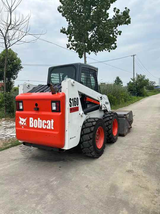 USED BOBCAT S160 Skid-steer Loader Bobcat S160 Carry Sweeper with Very Good Performance Is for Sale at a Low Price. - Φορτωτής πλάγιας ολίσθησης: φωτογραφία 4 USED BOBCAT S160 Skid-steer Loader Bobcat S160 Carry Sweeper with Very Good Performance Is for Sale at a Low Price. - Φορτωτής πλάγιας ολίσθησης: φωτογραφία 4