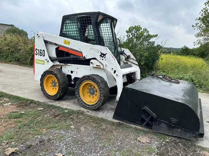 USED BOBCAT S160 Skid-steer Loader with Very Good Performance Is for Sale at a Low Price. - Φορτωτής πλάγιας ολίσθησης: φωτογραφία 2 USED BOBCAT S160 Skid-steer Loader with Very Good Performance Is for Sale at a Low Price. - Φορτωτής πλάγιας ολίσθησης: φωτογραφία 2